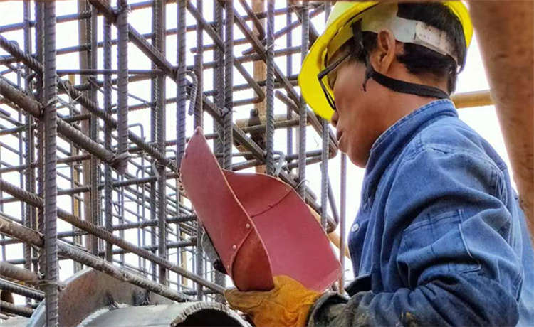 螺旋焊接鋼管，鋼材場防腐螺旋管廠家，720-6-8-10-12mm螺旋焊管，鋼材場2520mm螺旋焊管
